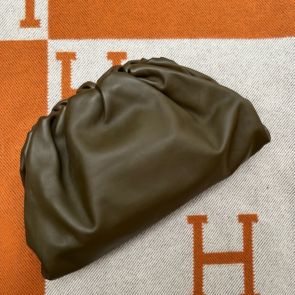 BOTTEGA VENETA THE POUCH BAG MUSTARD COLOR $3600 - Picture 5 of 5